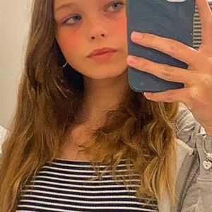 Meet your Posher, Chloe